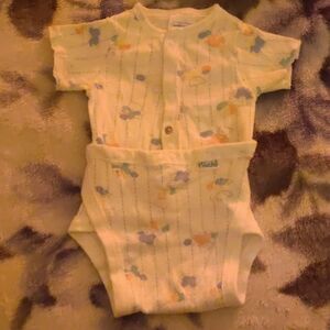 Toddletime 🐈 Vintage Cat Striped White, Pink and Blue Baby Onesie. Up to 16 Lbs